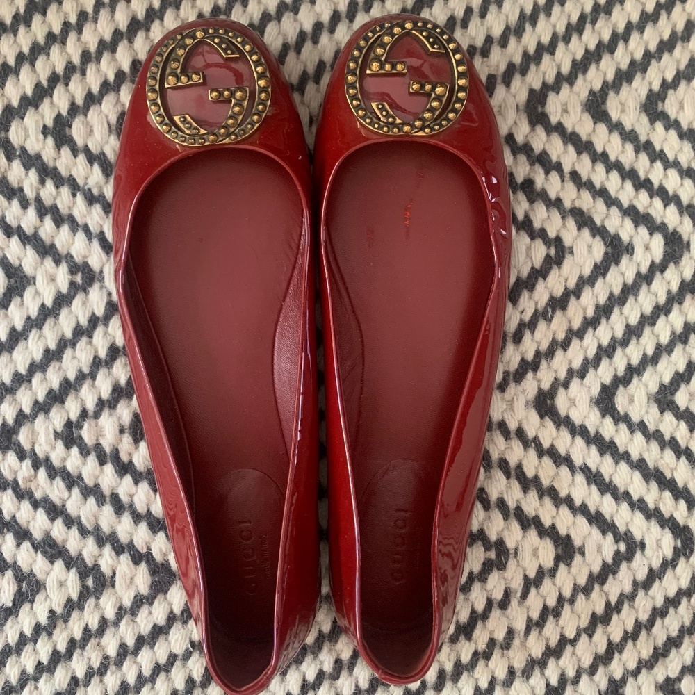 Gucci Red Gold Tone Patent Leather Shoes - Size 38 1/2